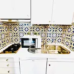 Daire Com Vista Rua Da Oura - *