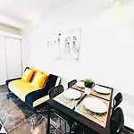 Daire Com Vista Rua Da Oura - *